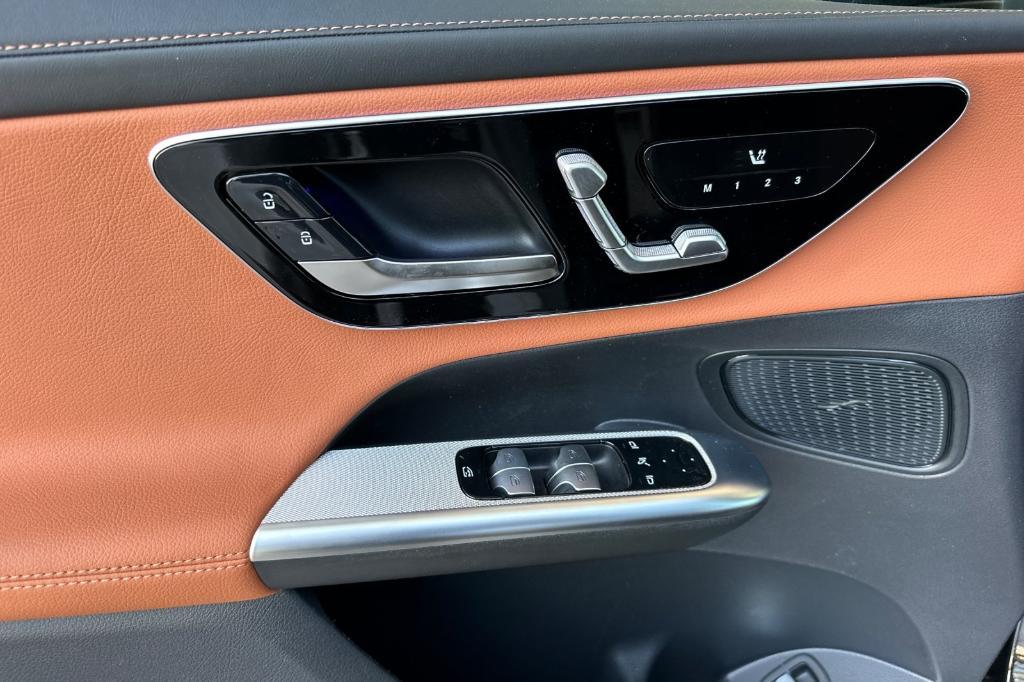 new 2025 Mercedes-Benz GLC 300 car, priced at $60,125