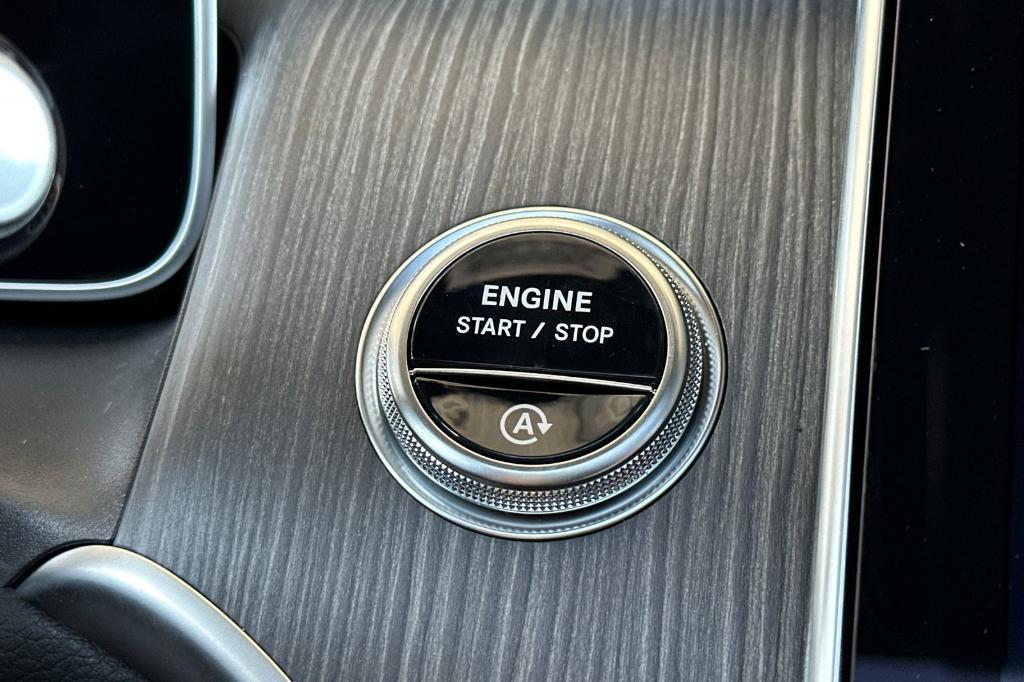 new 2025 Mercedes-Benz GLC 300 car, priced at $60,125