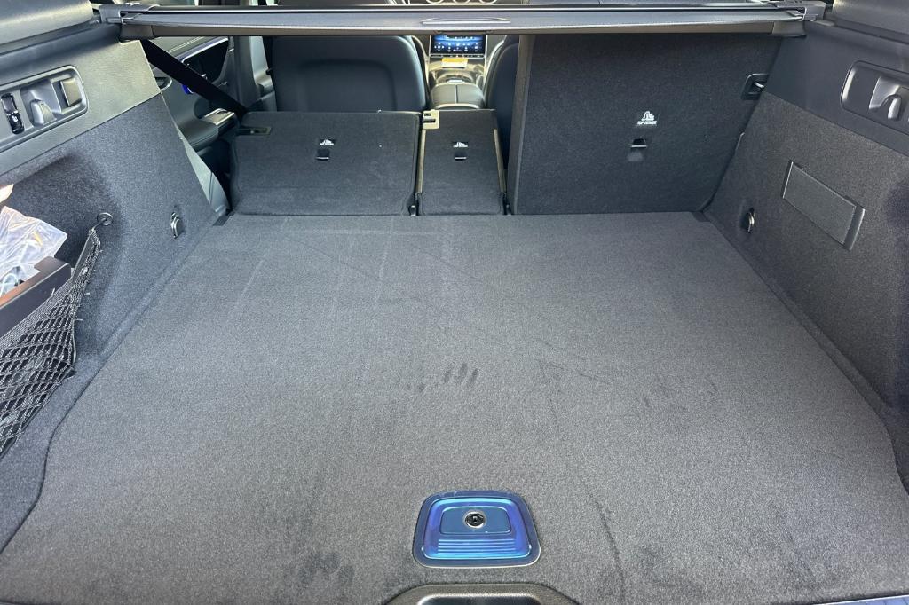 new 2025 Mercedes-Benz GLC 300 car, priced at $57,810