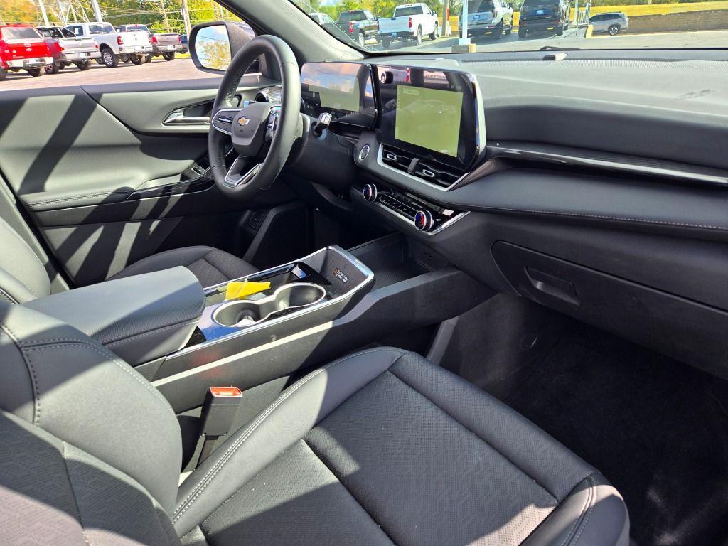 new 2025 Chevrolet Equinox car, priced at $29,930