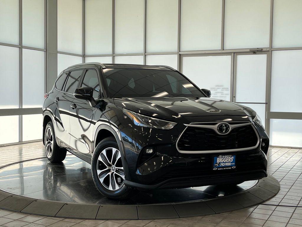 used 2023 Toyota Highlander car, priced at $35,488