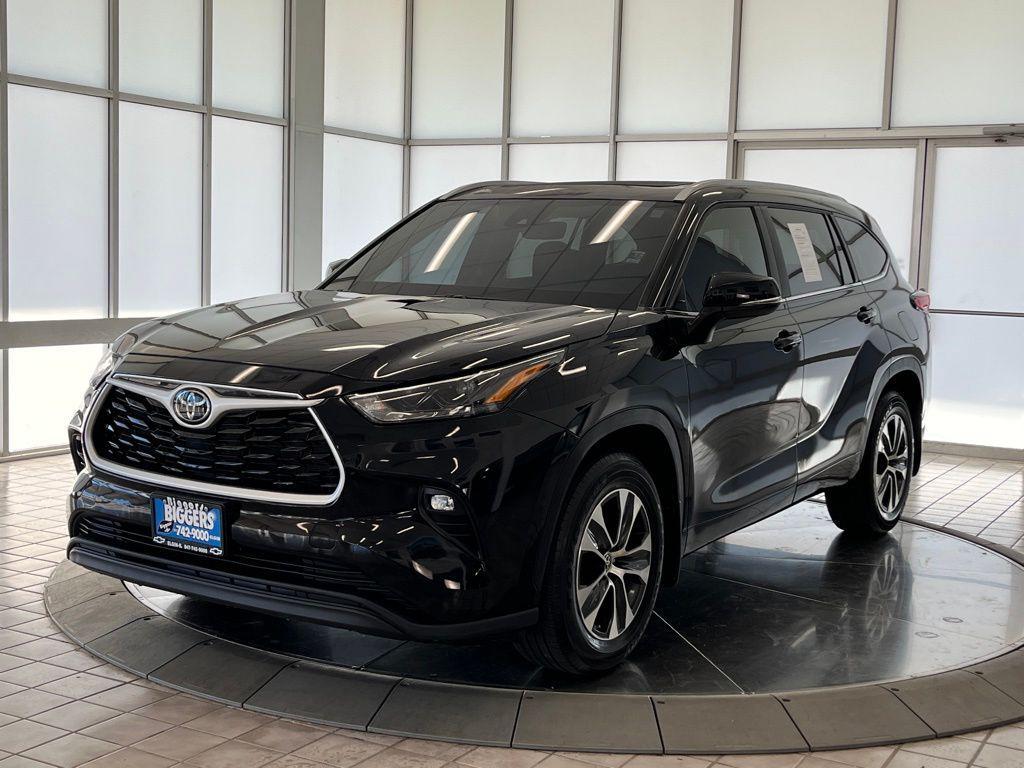 used 2023 Toyota Highlander car, priced at $35,488