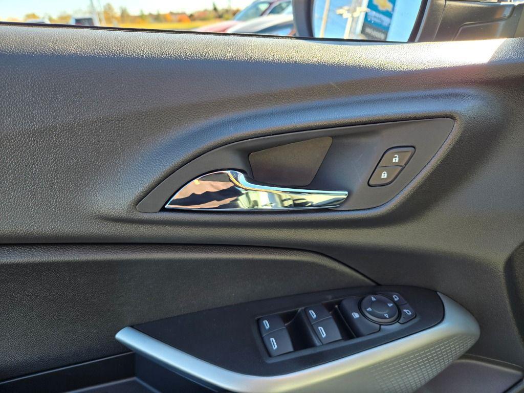 new 2026 Chevrolet Trax car, priced at $25,599