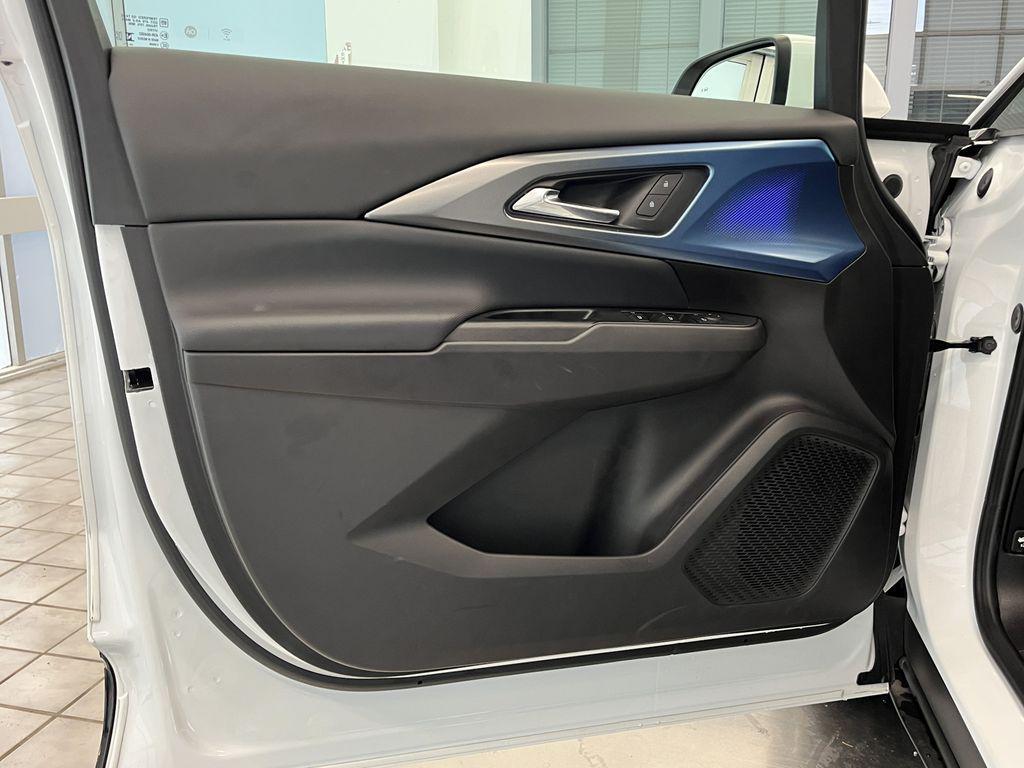 used 2025 Chevrolet Equinox EV car, priced at $28,900