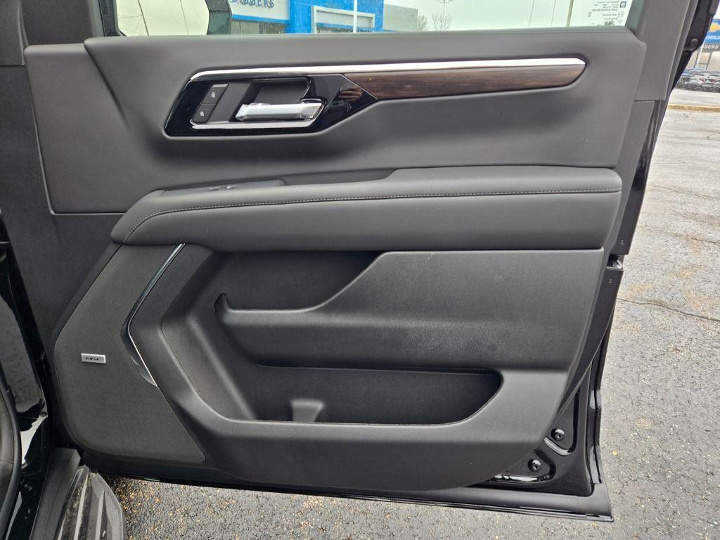 new 2026 Chevrolet Suburban car, priced at $75,301