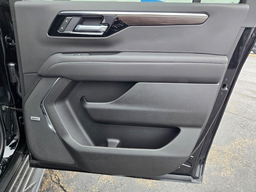 new 2026 Chevrolet Suburban car, priced at $75,301