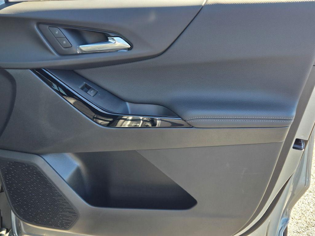 new 2026 Chevrolet Equinox car, priced at $33,603