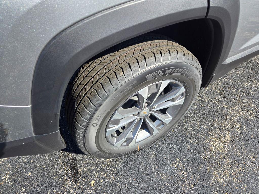 new 2026 Chevrolet Equinox car, priced at $33,603