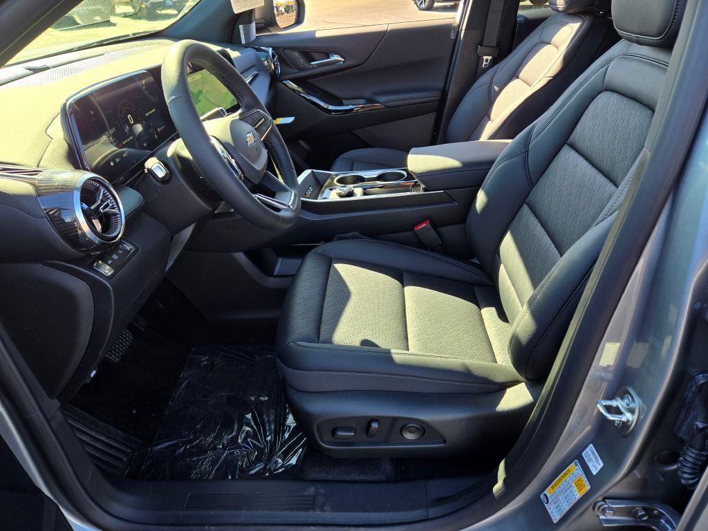 new 2026 Chevrolet Equinox car, priced at $33,603