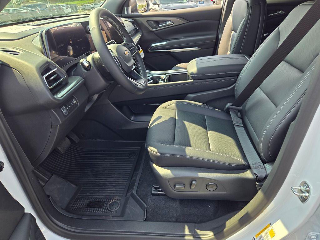 new 2026 Chevrolet Traverse car, priced at $46,321