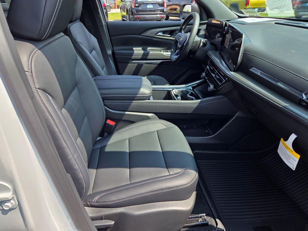 new 2026 Chevrolet Traverse car, priced at $46,321