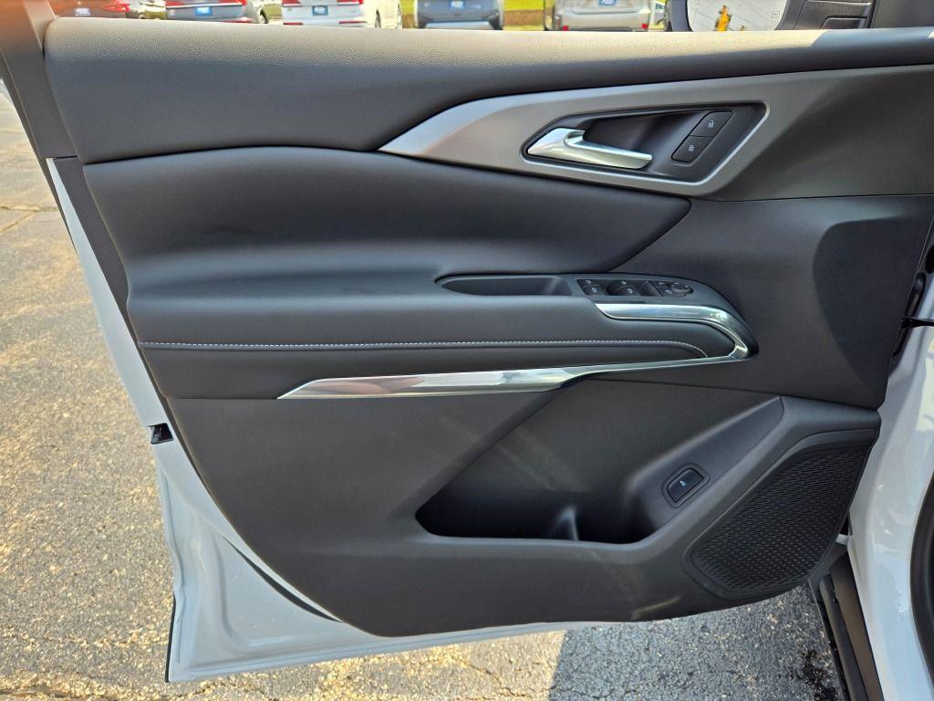 new 2026 Chevrolet Traverse car, priced at $46,321