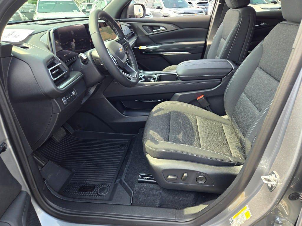 new 2026 Chevrolet Traverse car, priced at $45,391