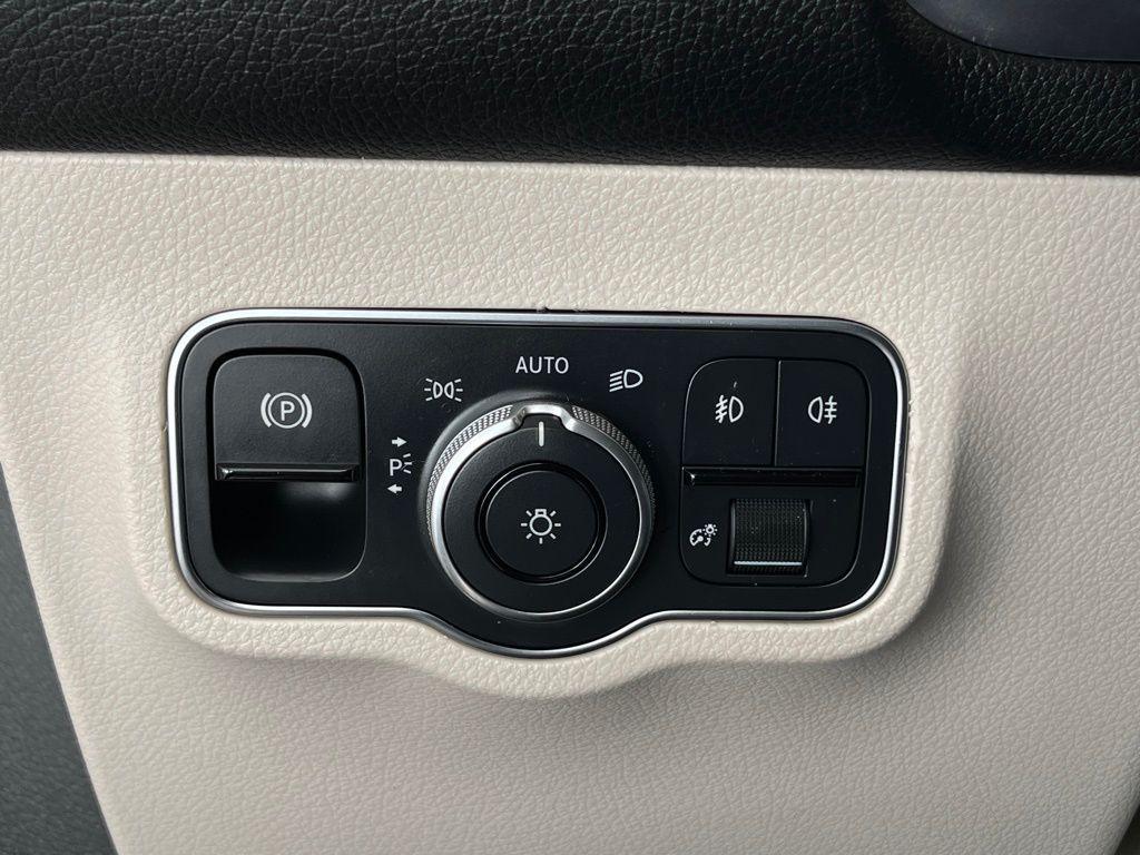 used 2021 Mercedes-Benz GLB 250 car, priced at $26,750