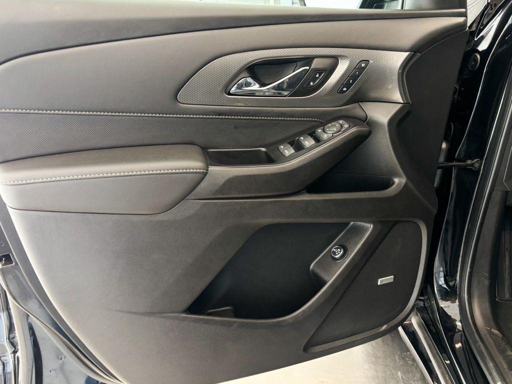 used 2023 Chevrolet Traverse car, priced at $38,960