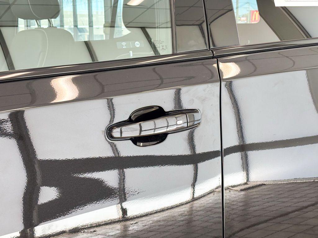 used 2023 Chevrolet Traverse car, priced at $38,960