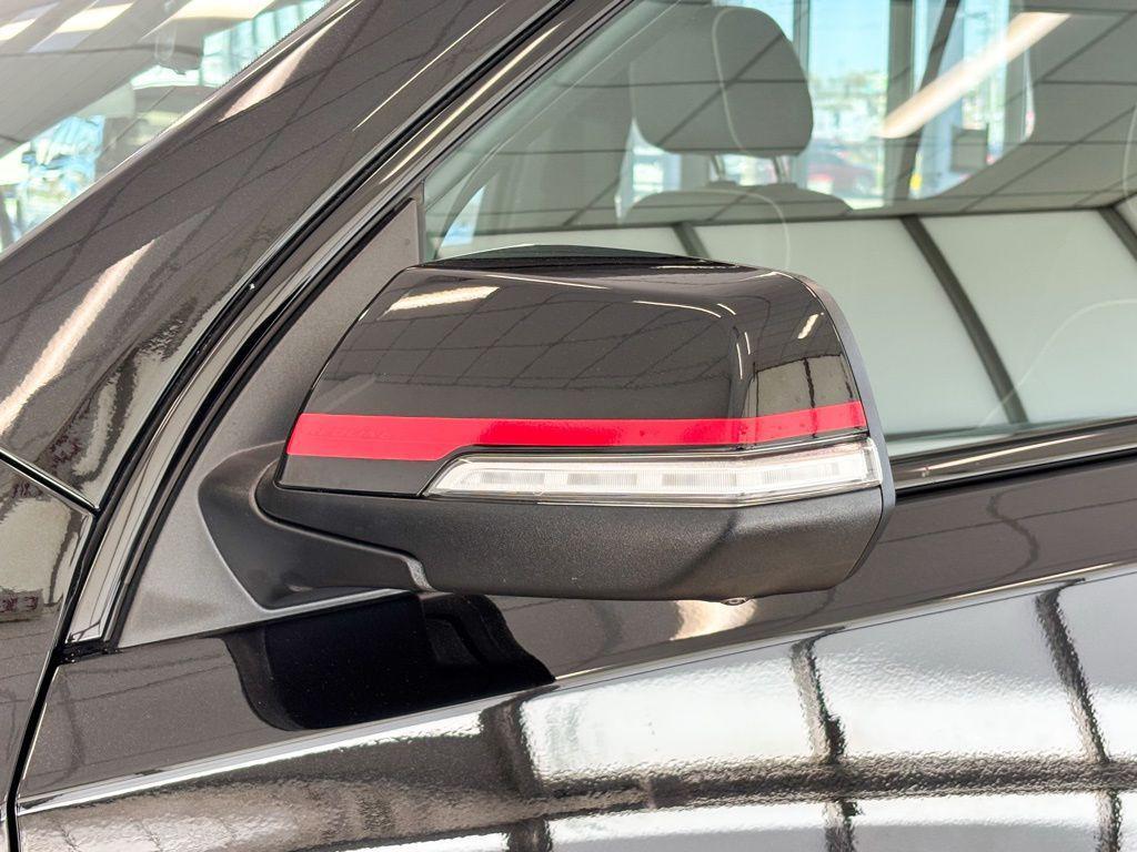 used 2023 Chevrolet Traverse car, priced at $38,960