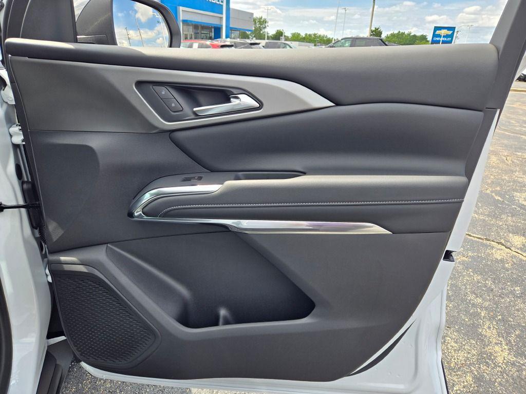 new 2026 Chevrolet Traverse car, priced at $43,857