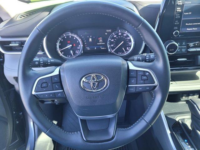 used 2022 Toyota Highlander car, priced at $36,900