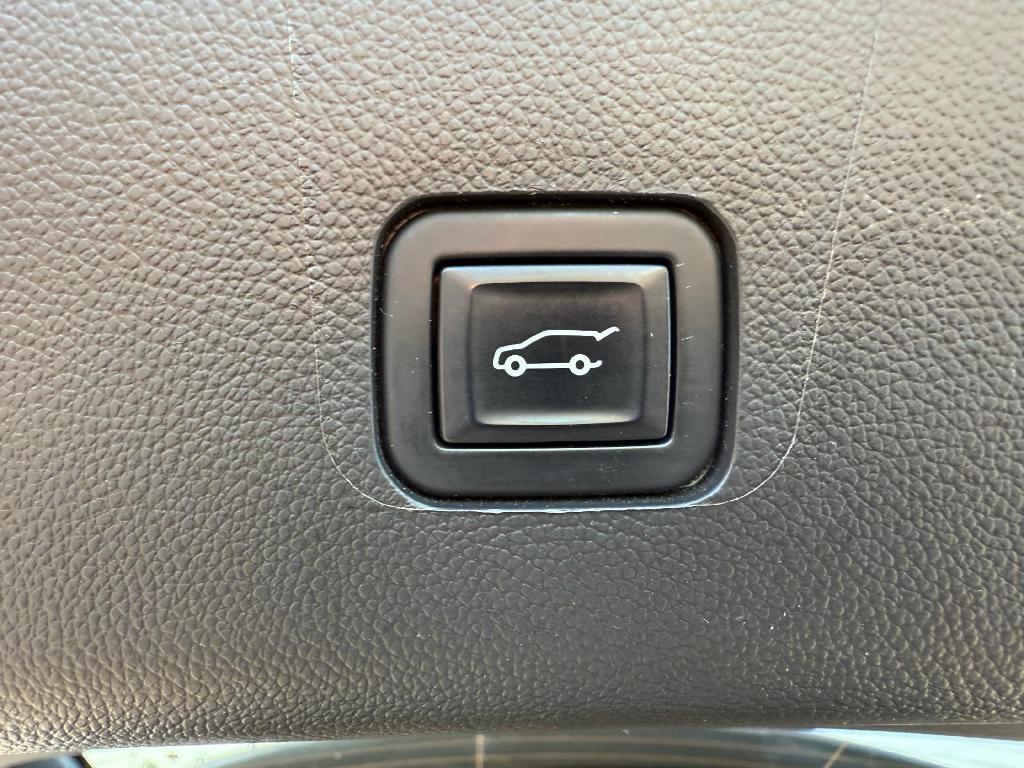 used 2021 Chevrolet Traverse car, priced at $32,500