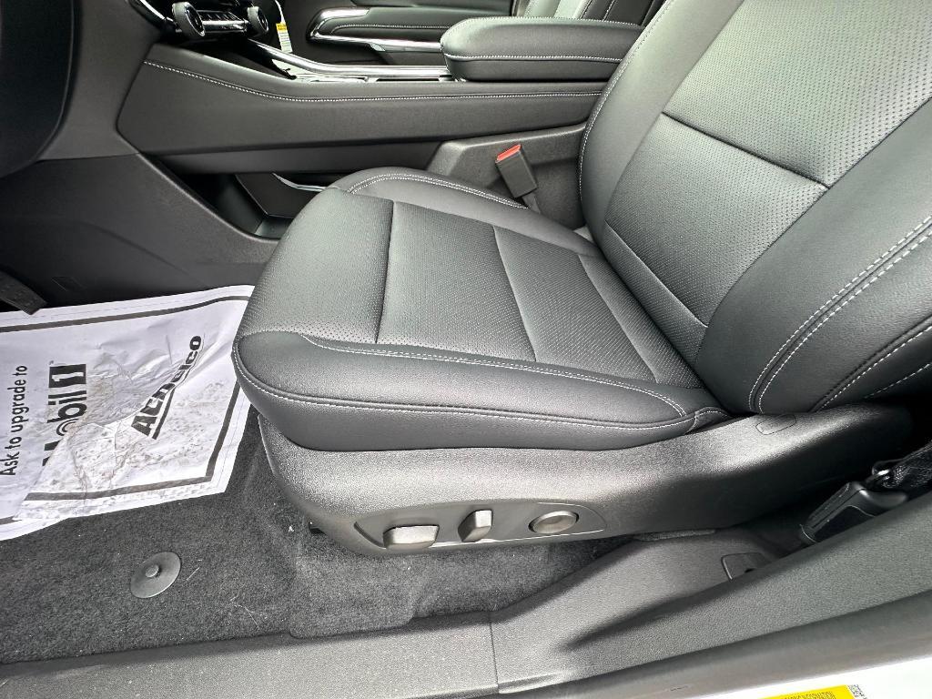 new 2025 Chevrolet Traverse car, priced at $46,157