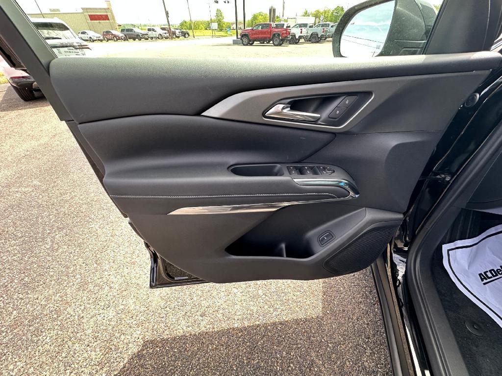 new 2025 Chevrolet Traverse car, priced at $45,360