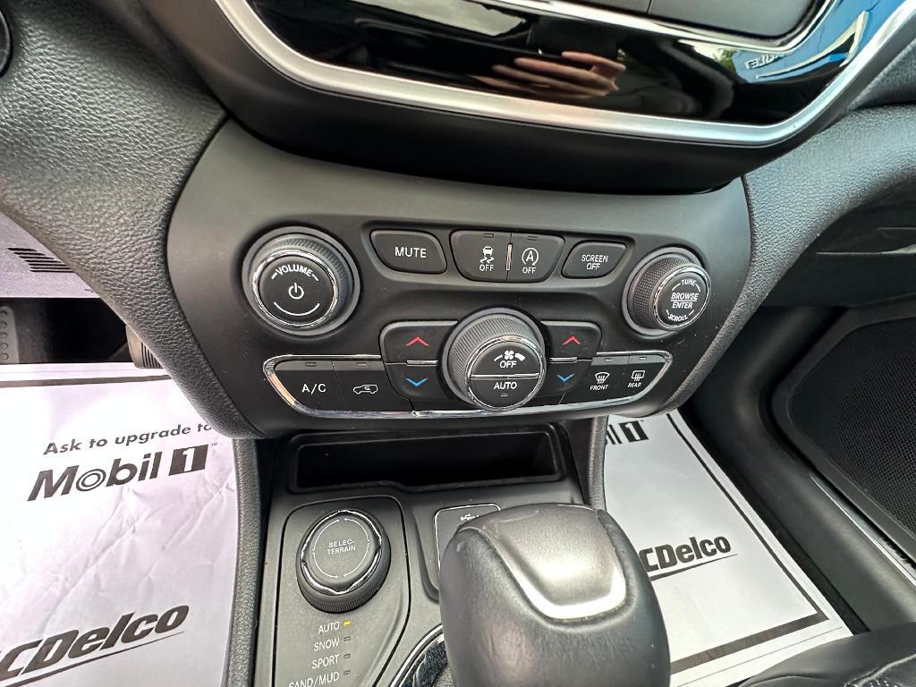 used 2019 Jeep Cherokee car, priced at $17,500