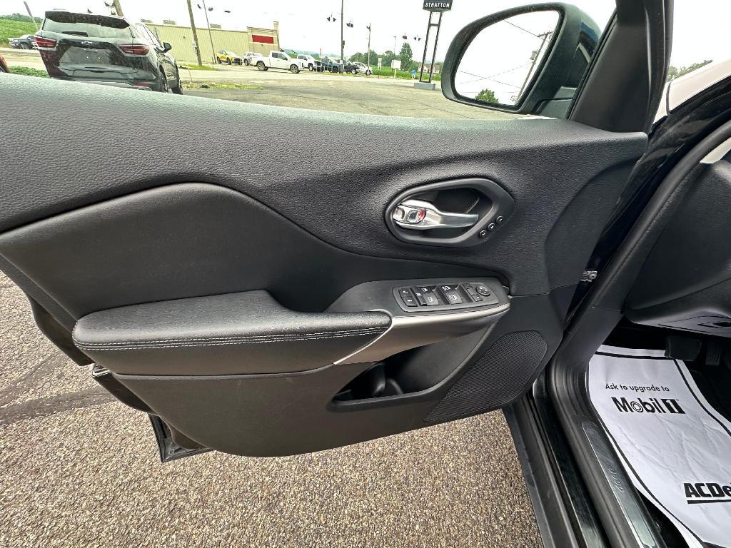 used 2019 Jeep Cherokee car, priced at $17,500