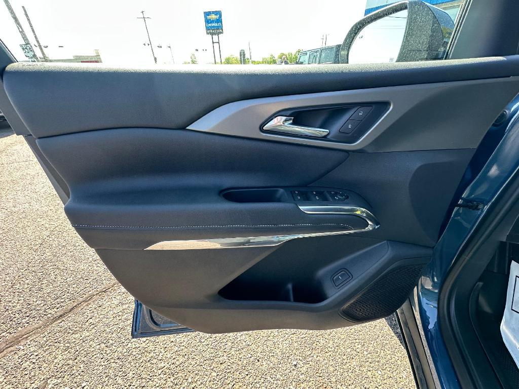 new 2025 Chevrolet Traverse car, priced at $43,045