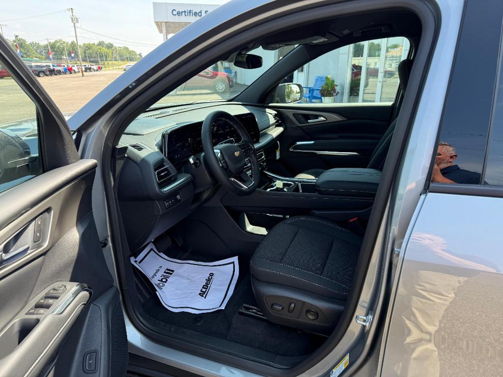 new 2025 Chevrolet Traverse car, priced at $41,169