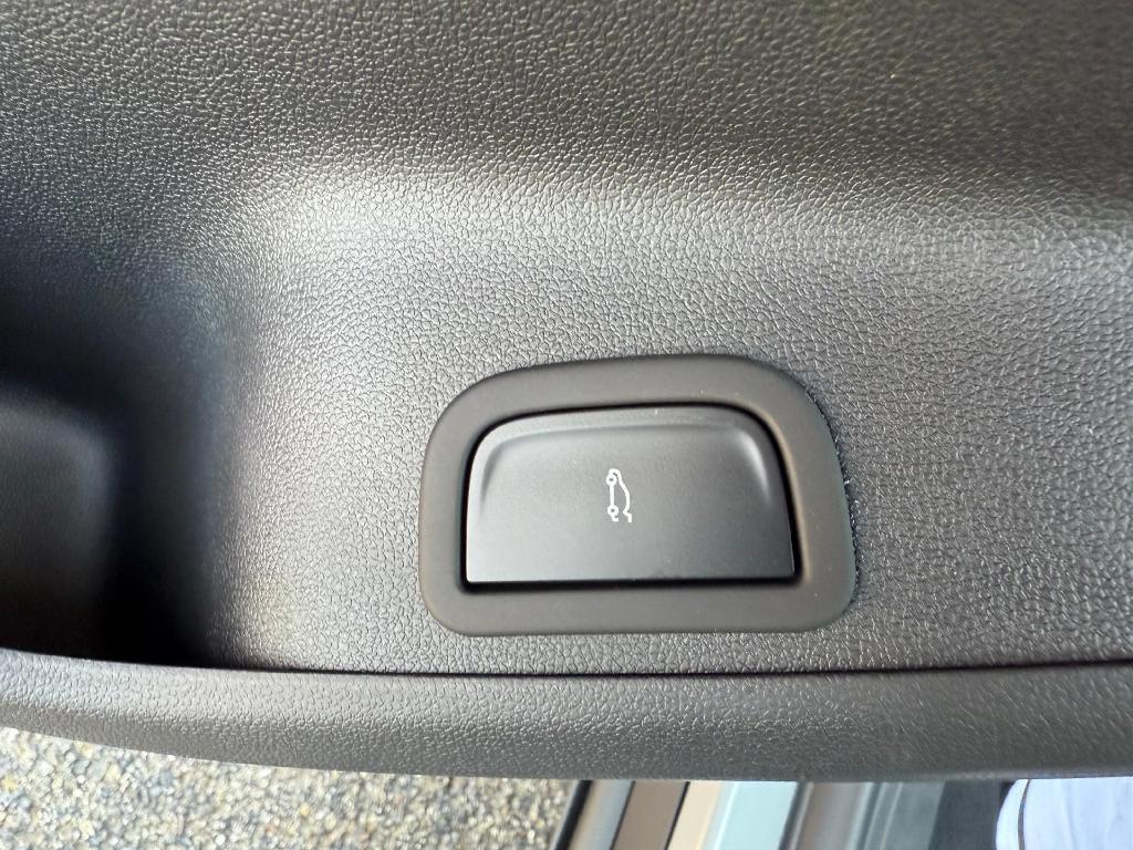 new 2025 Chevrolet Traverse car, priced at $41,169