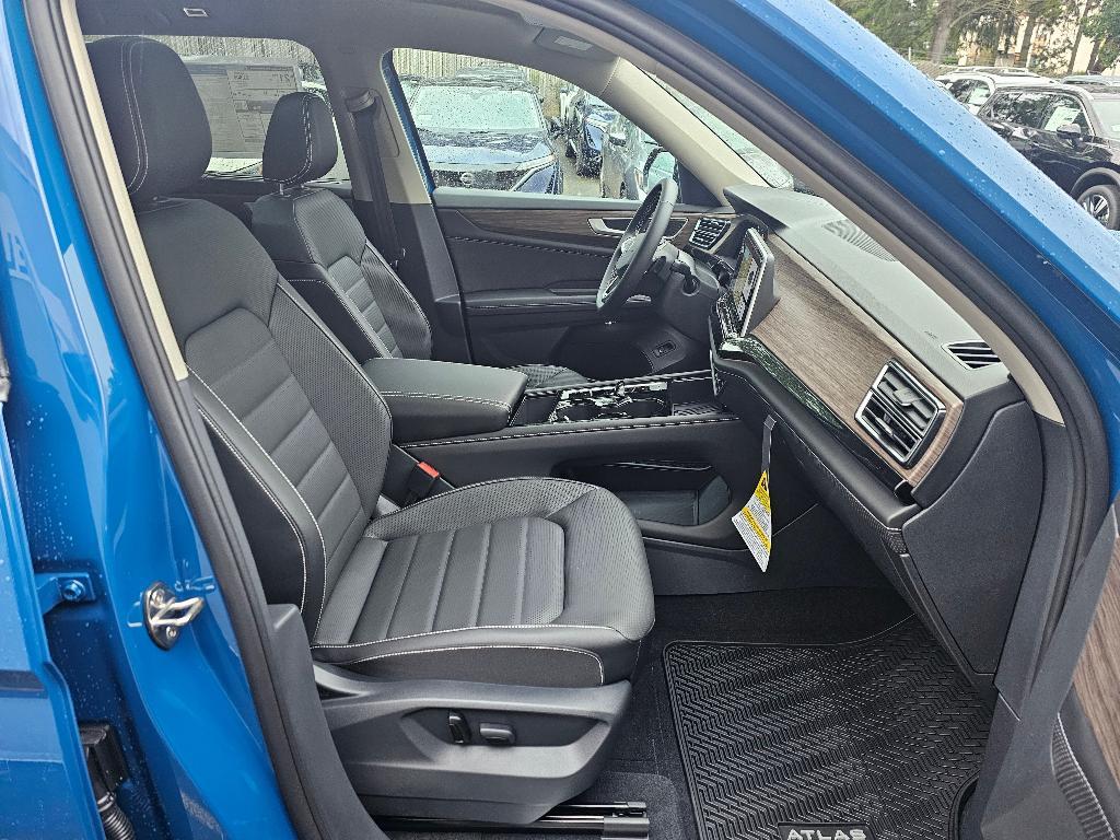 new 2025 Volkswagen Atlas car, priced at $45,999