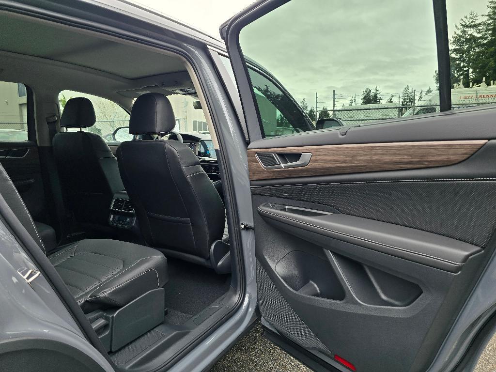 new 2025 Volkswagen Atlas car, priced at $48,900