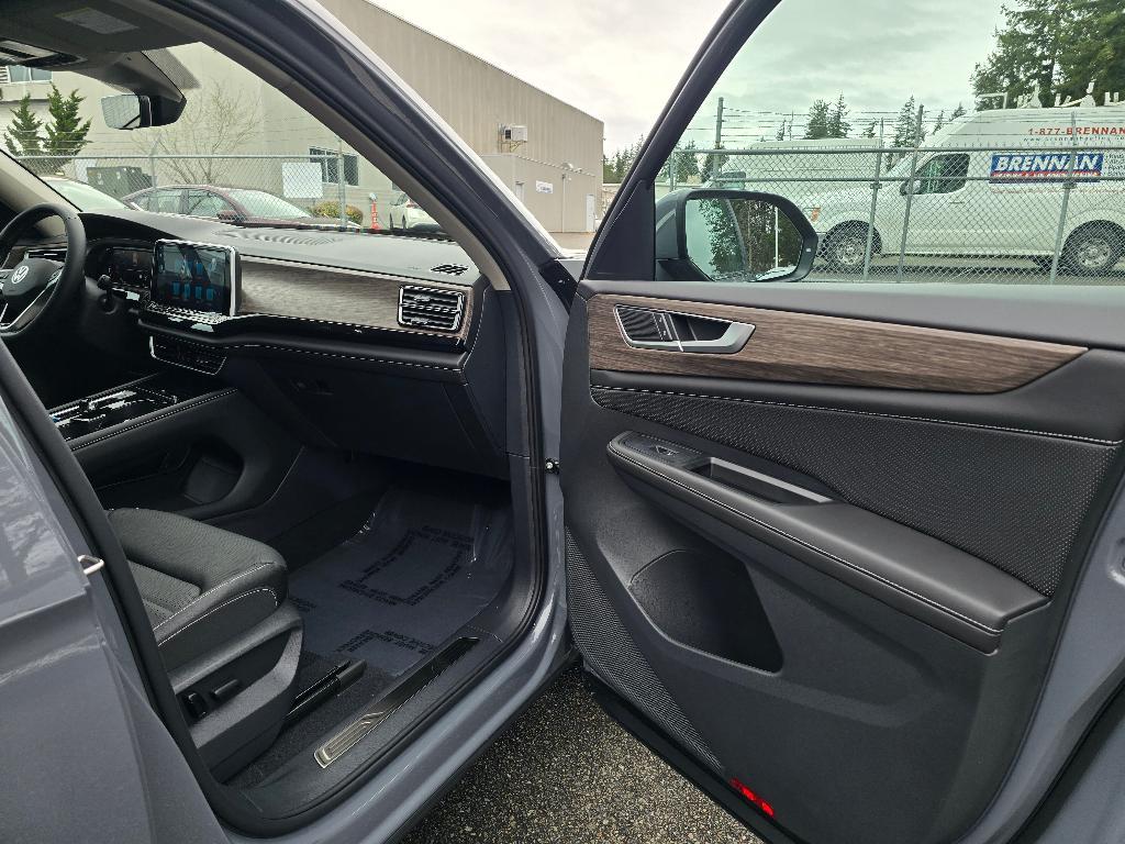 new 2025 Volkswagen Atlas car, priced at $48,900