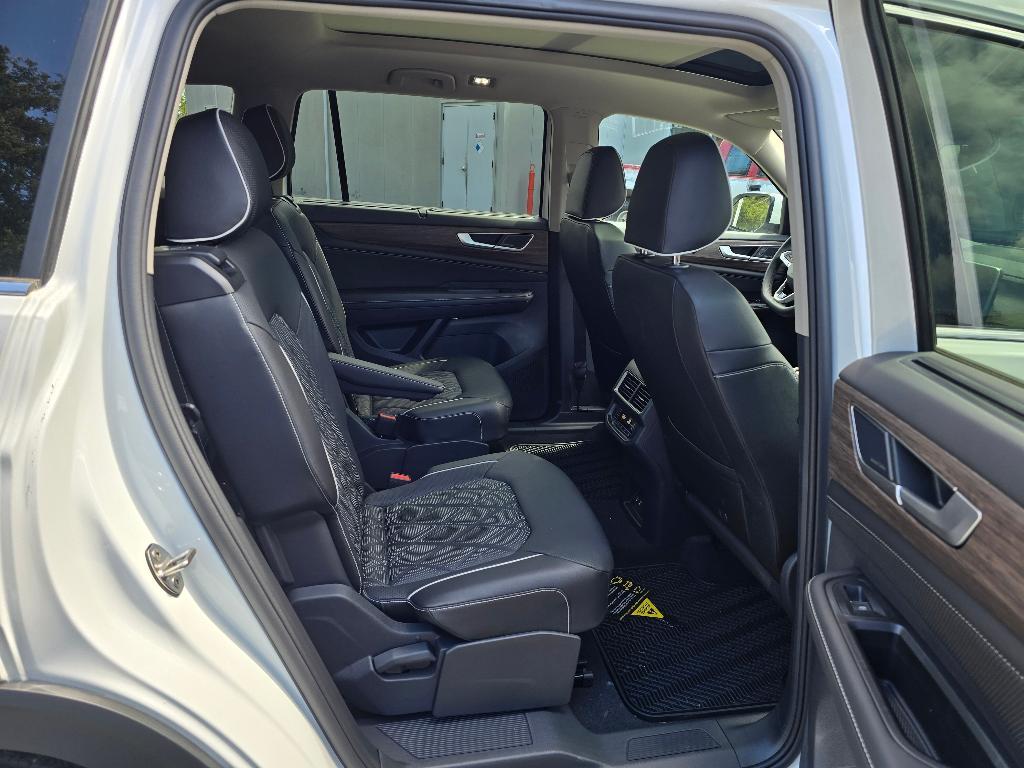 new 2025 Volkswagen Atlas car, priced at $53,500