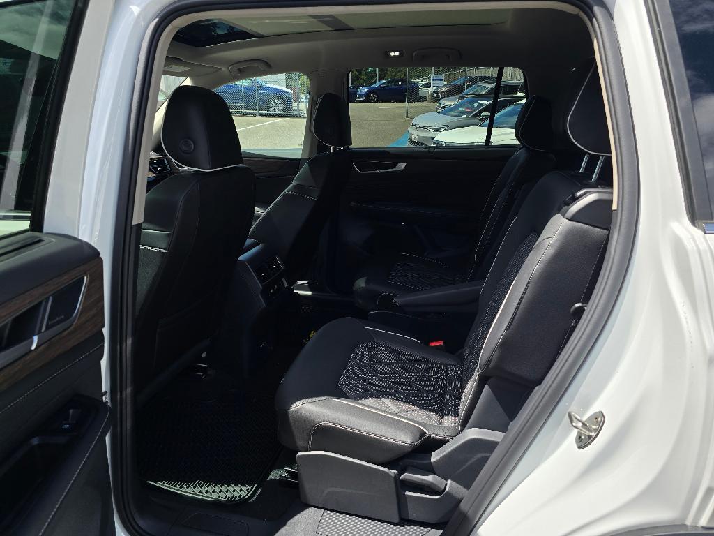 new 2025 Volkswagen Atlas car, priced at $53,500