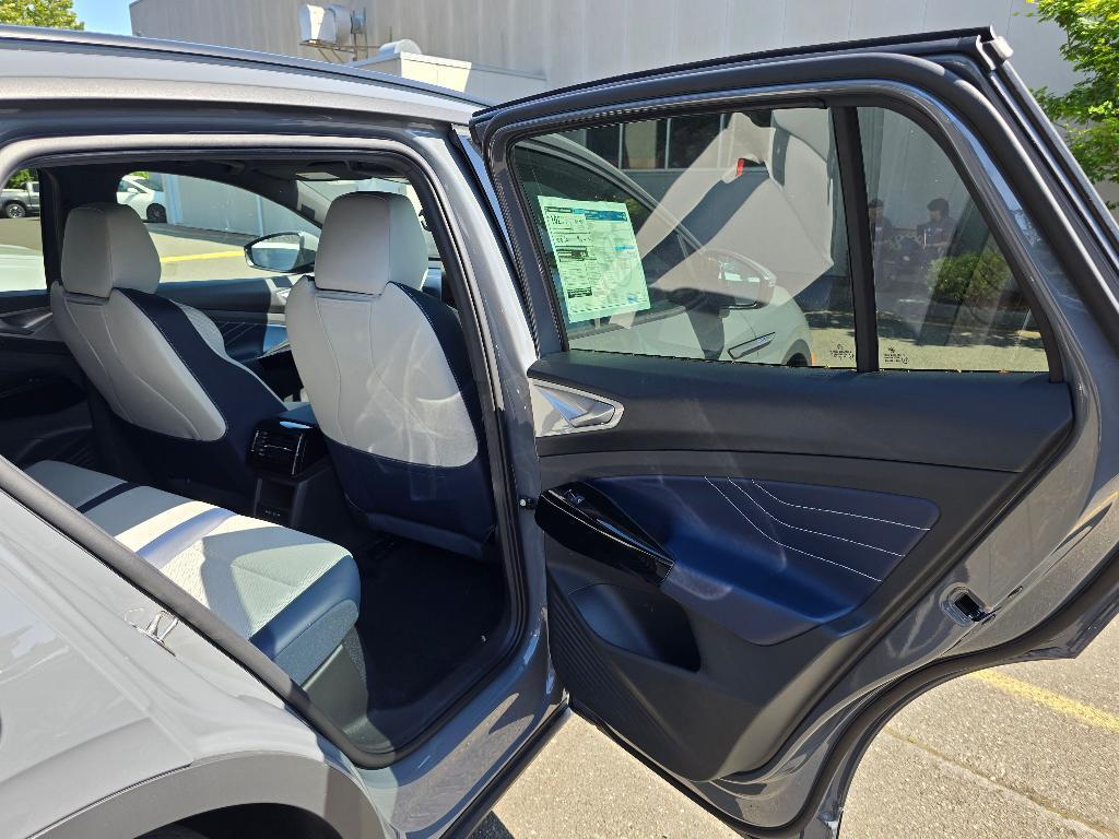 new 2025 Volkswagen ID.4 car