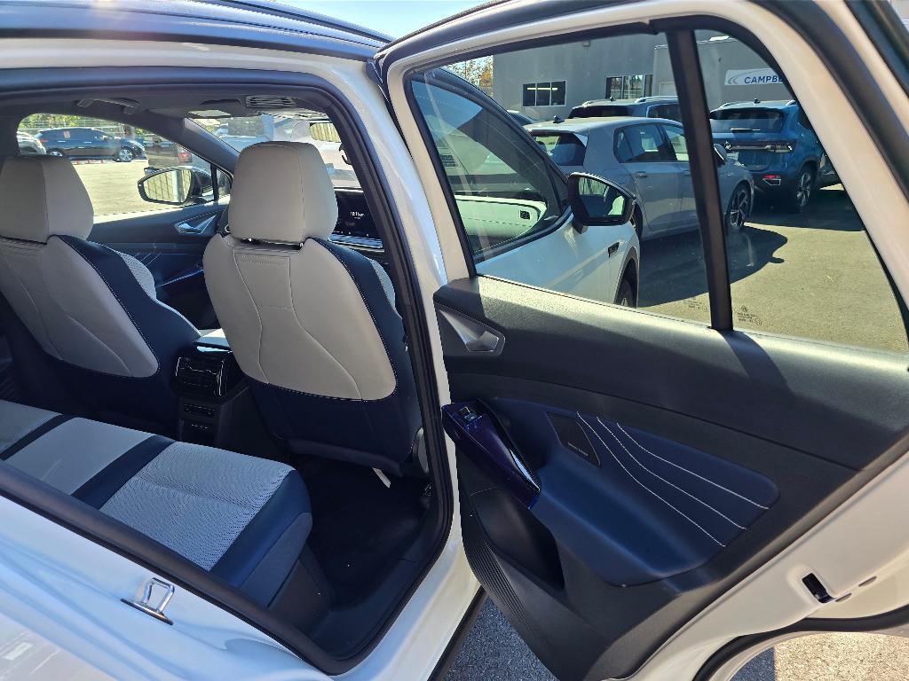 new 2025 Volkswagen ID.4 car