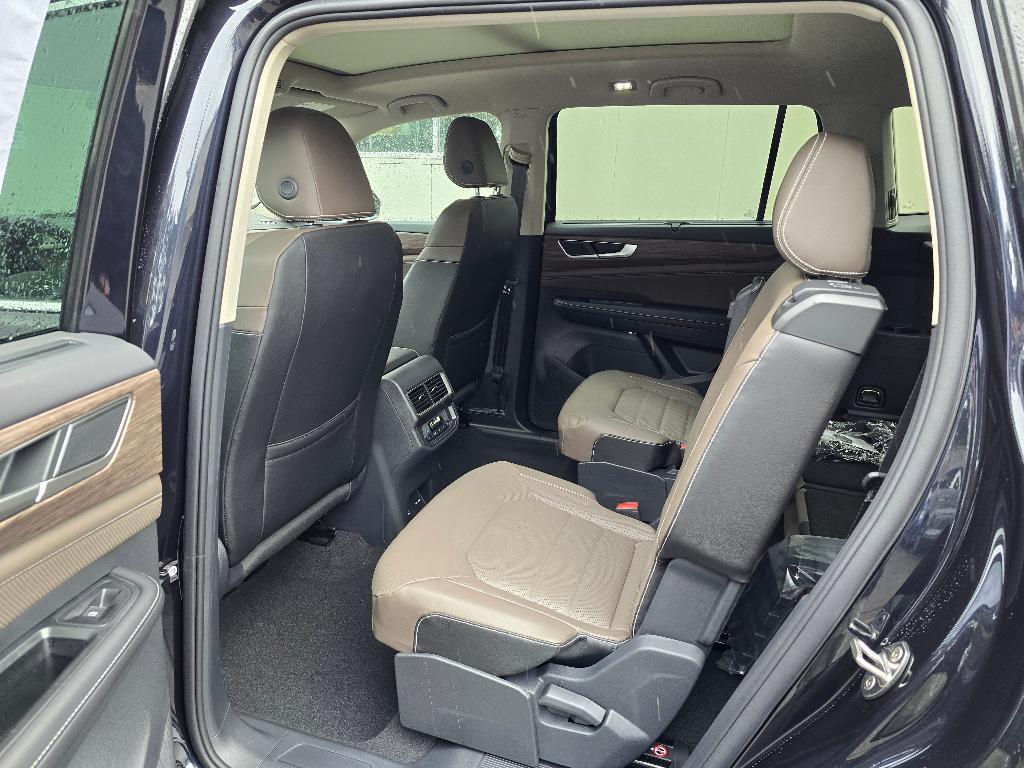 new 2025 Volkswagen Atlas car, priced at $47,999