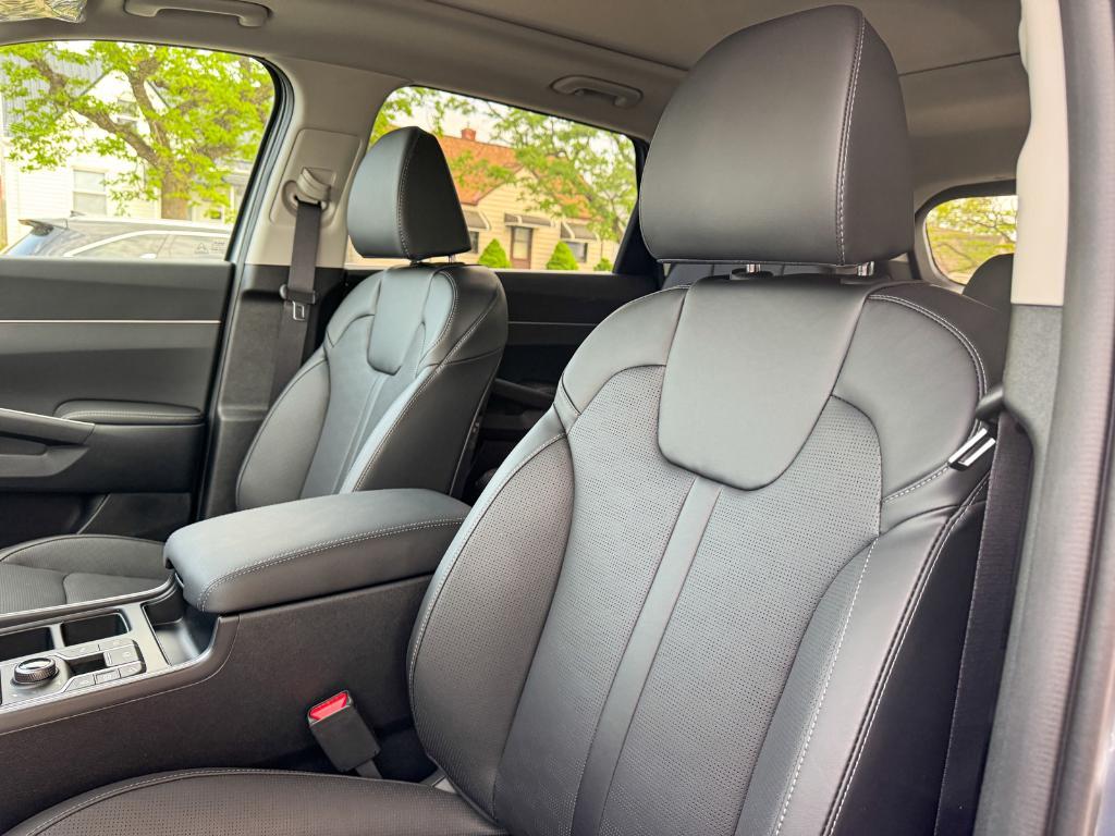 new 2025 Kia Sorento car, priced at $40,750