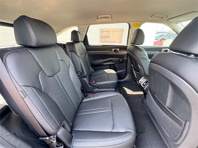 new 2025 Kia Sorento Hybrid car, priced at $39,630