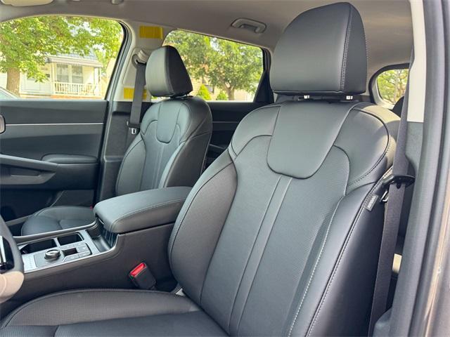 new 2025 Kia Sorento Hybrid car, priced at $39,630