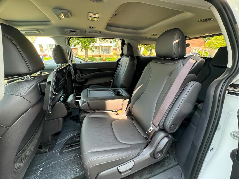 new 2025 Kia Carnival car, priced at $47,228