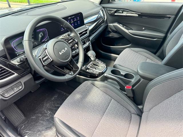 new 2025 Kia Seltos car, priced at $27,920