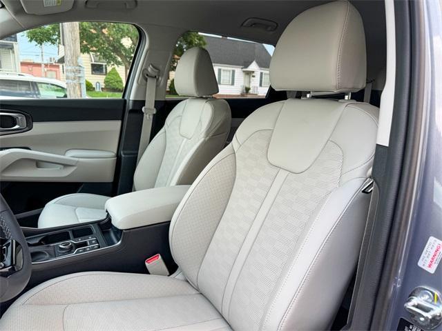 new 2025 Kia Sorento car, priced at $37,060