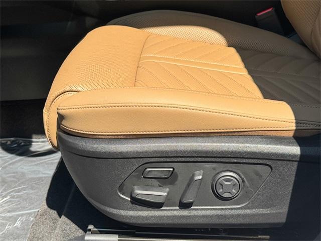 new 2025 Kia Sorento car, priced at $43,980