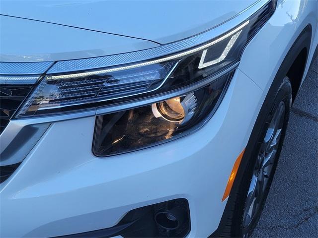 used 2023 Kia Seltos car, priced at $21,095