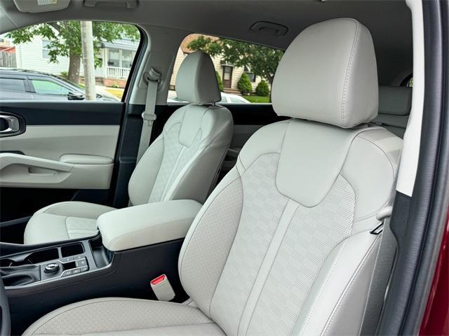 new 2025 Kia Sorento car, priced at $35,555