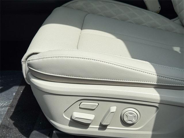new 2025 Kia Sorento Hybrid car, priced at $46,114