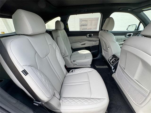 new 2025 Kia Sorento Hybrid car, priced at $46,114